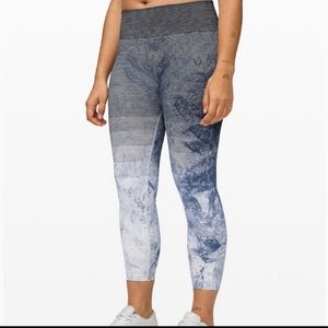 NWT Lululemon Ebb to Train Tight Wash. Sz 10